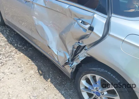 2020 Ford Fusion Plug-In Hybrid Titanium z USA, uszkodzony, nr VIN 3FA6P0SU9LR142377